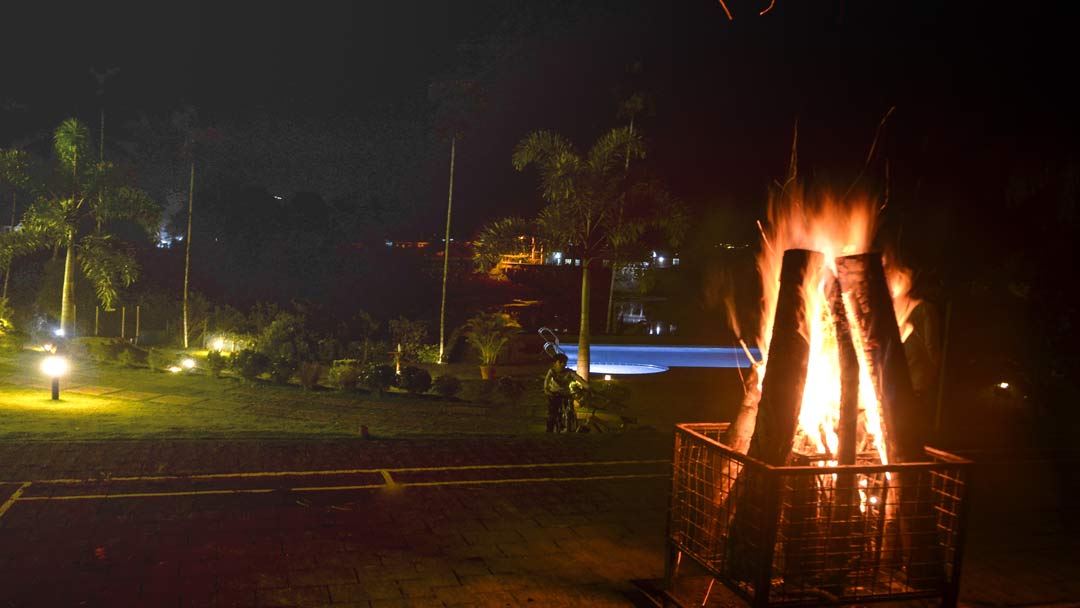 LakeRose Wayanad - Campfire by the Lake